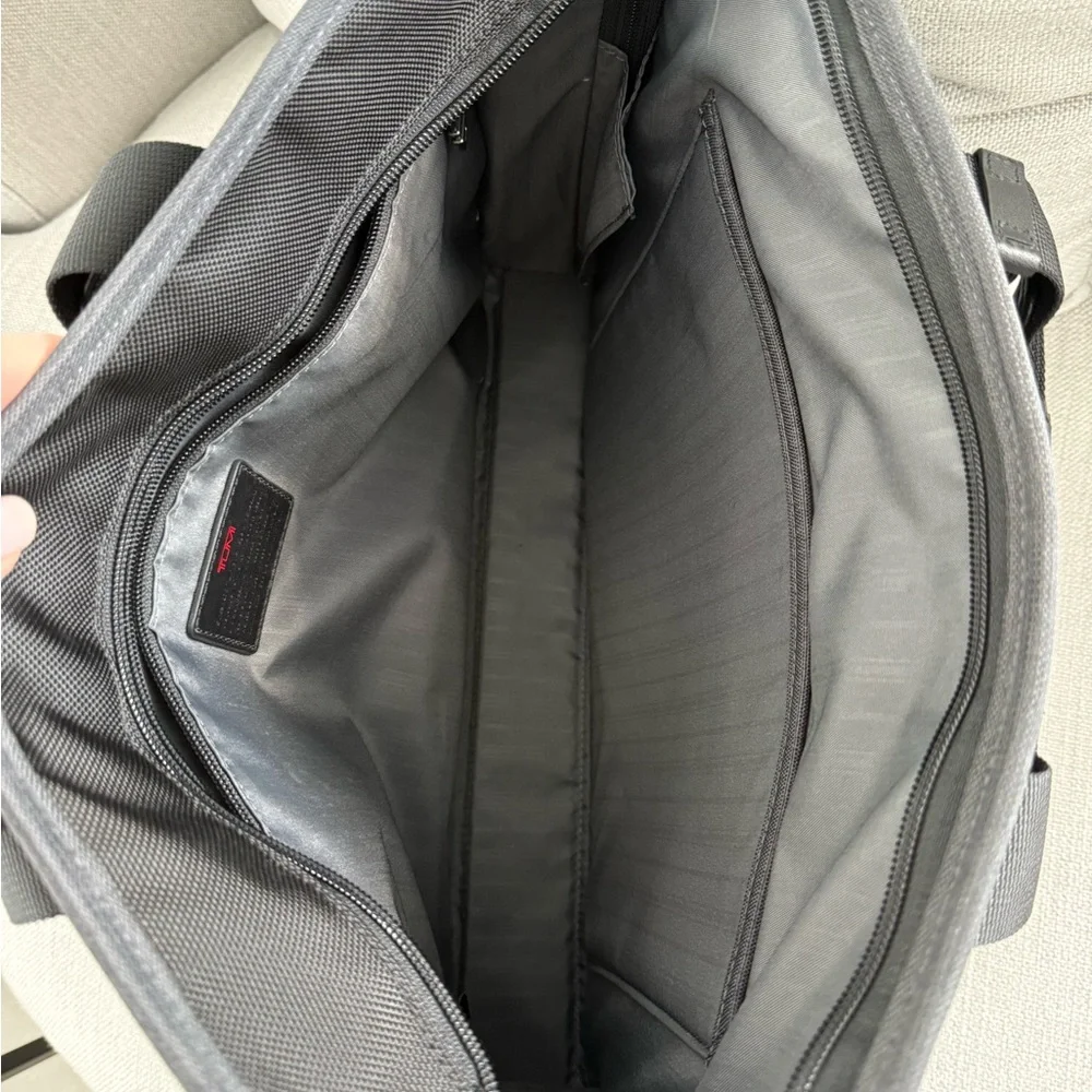 Tumi NEW Slim Deluxe Portfolio case